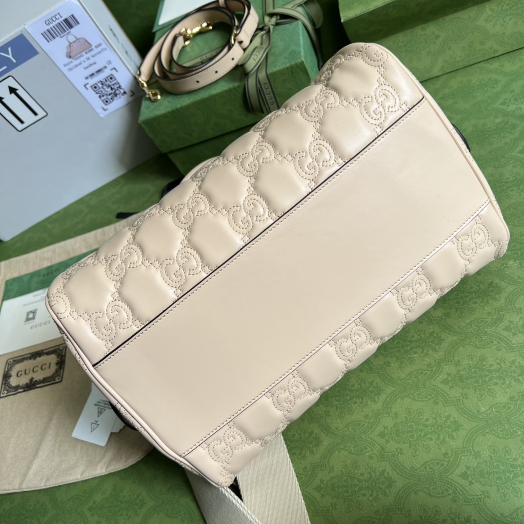 GG Matelassé leather medium bag