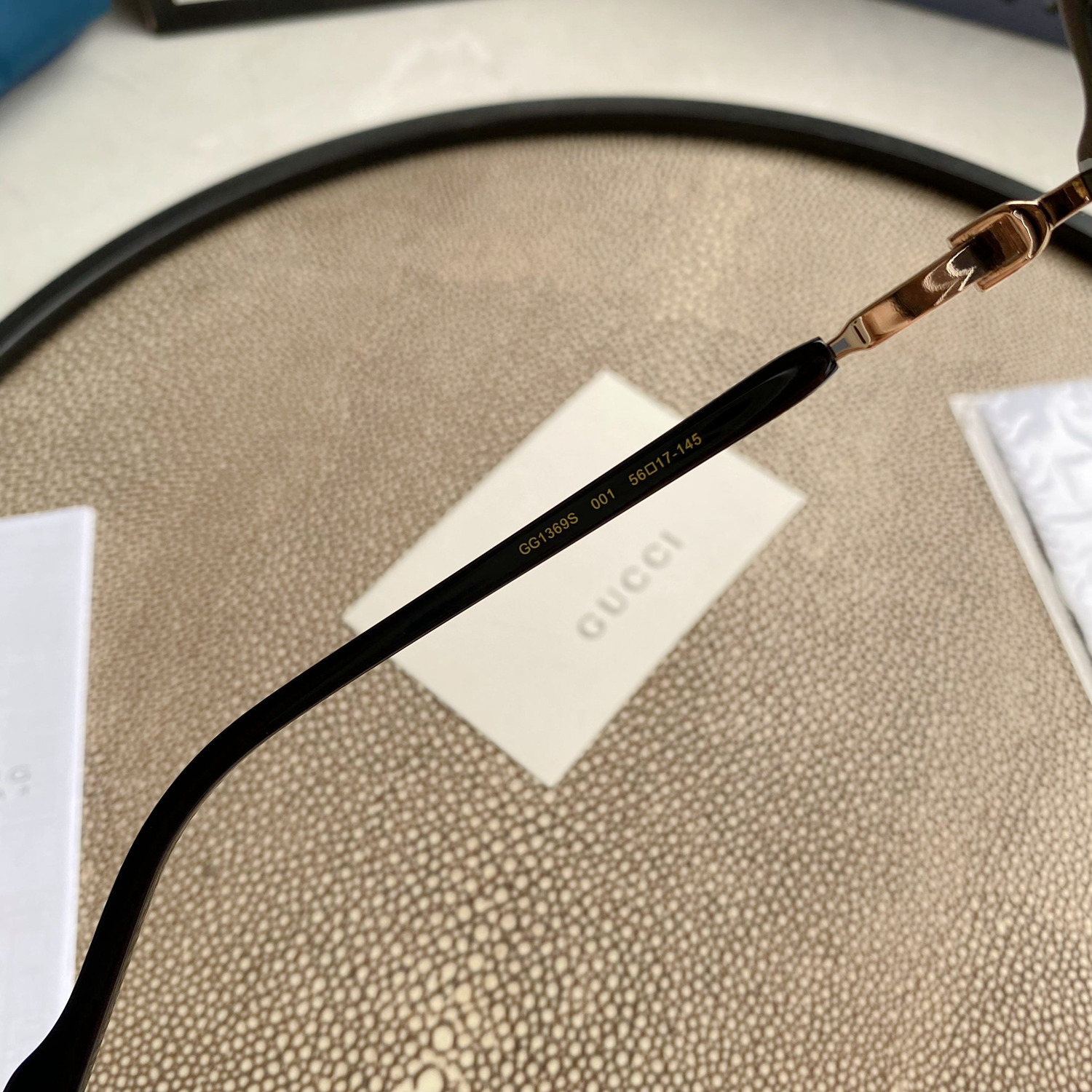 RECTANGULAR FRAME SUNGLASSES