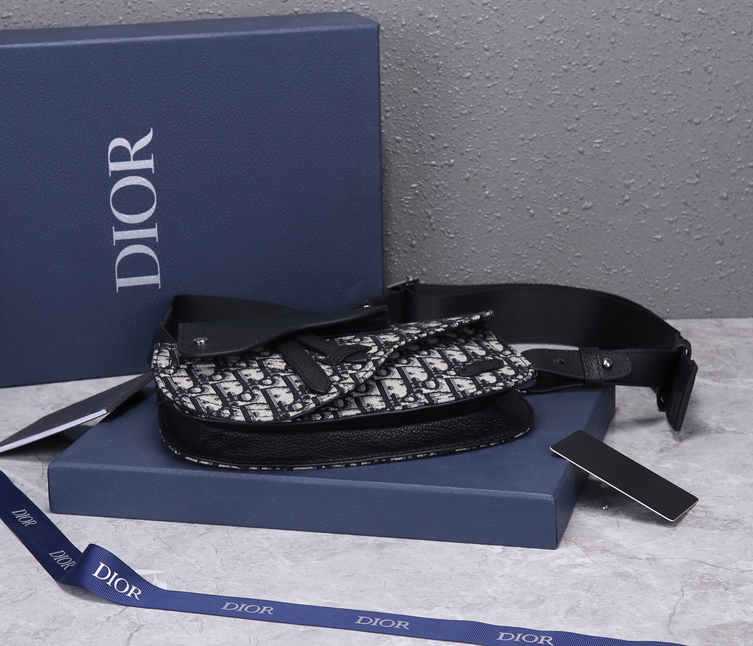 D10r Men’s Saddle Bag