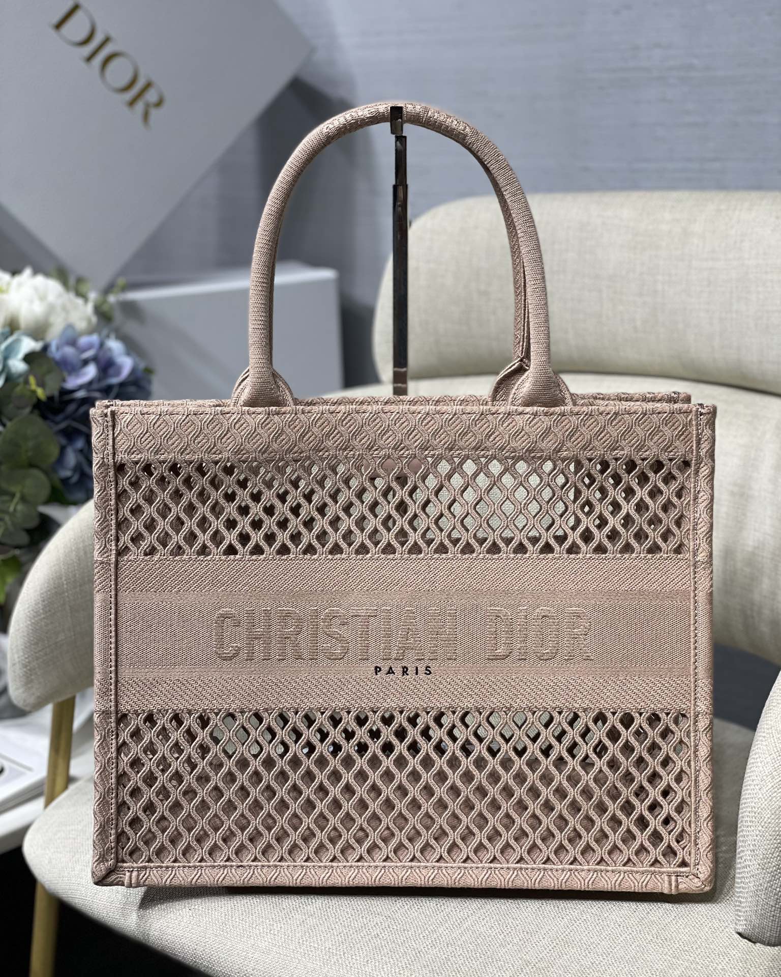 D10r BOOK TOTE