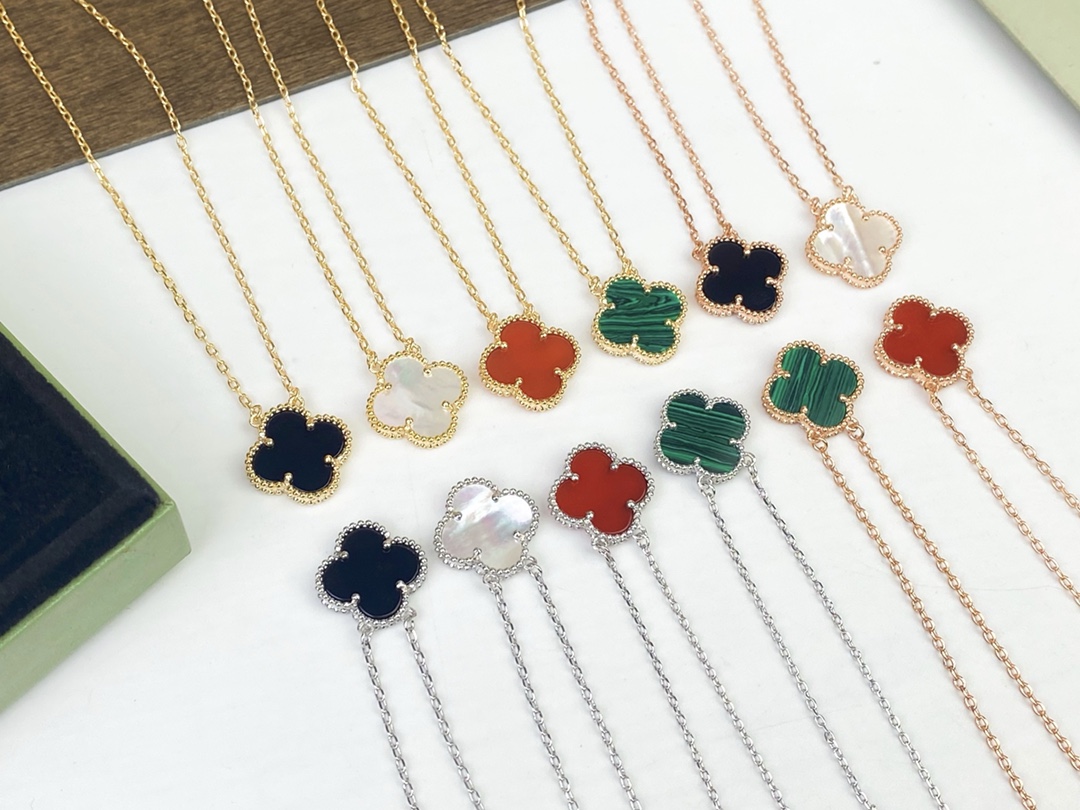 V*n Cl**f Vintage Alhambra Necklace