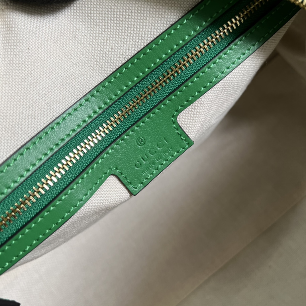 GG Matelassé leather medium bag