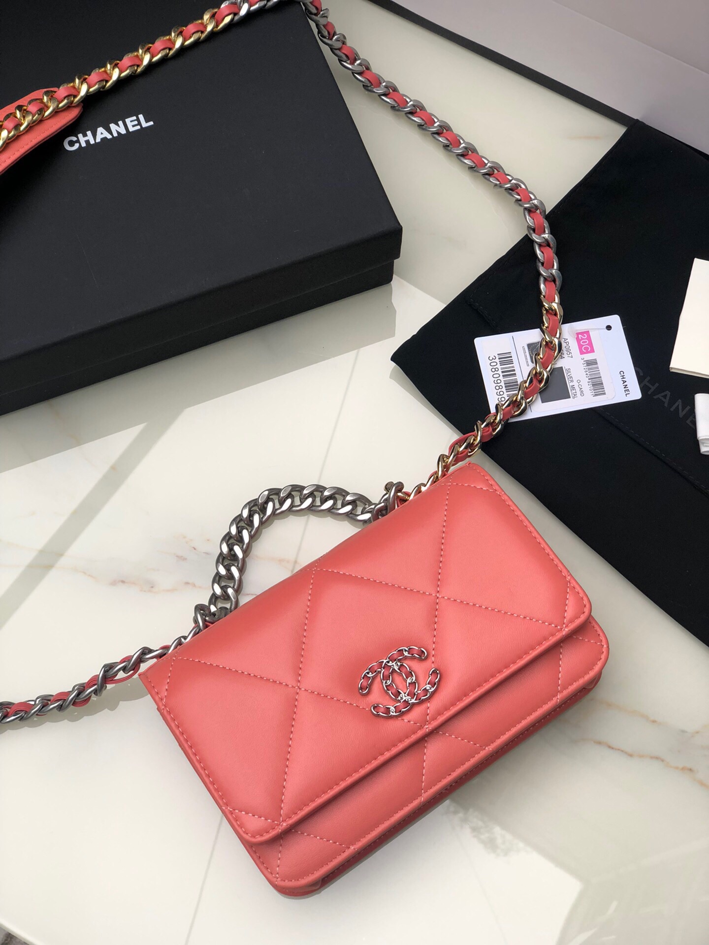 Ch**el 19 WALLET ON CHAIN