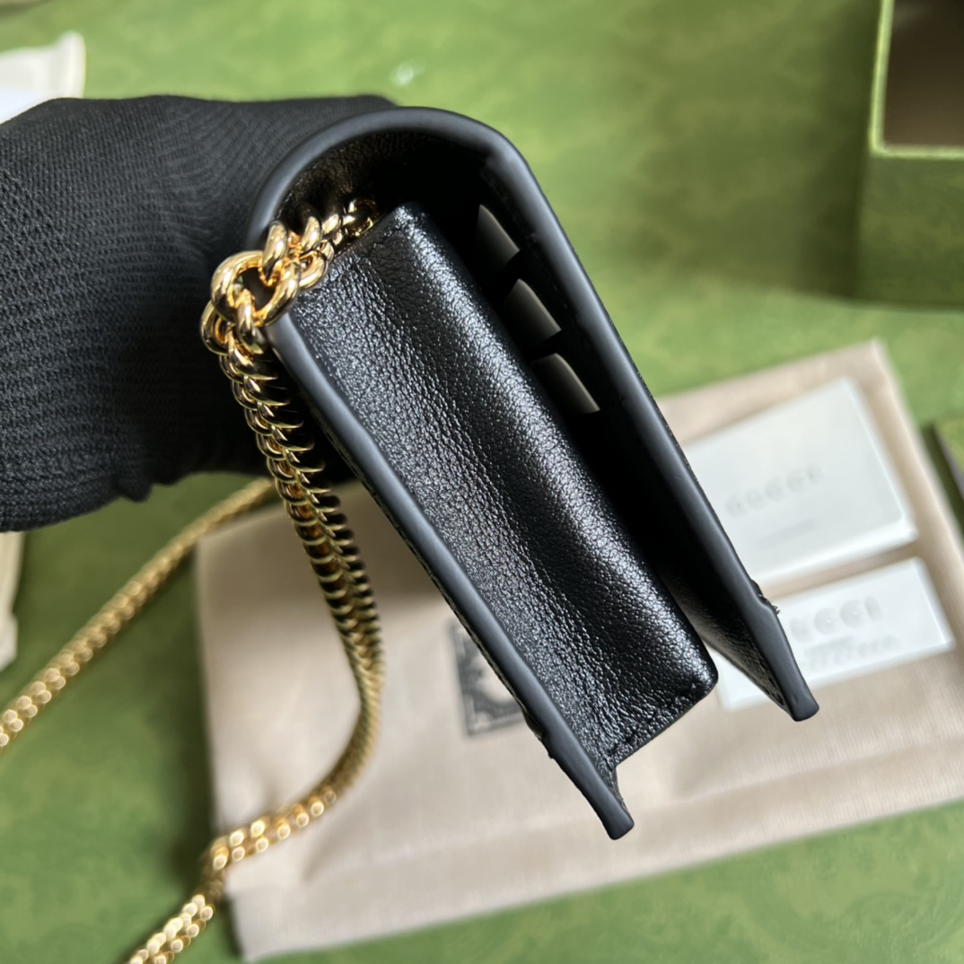 Gvc*1 Leather clutch