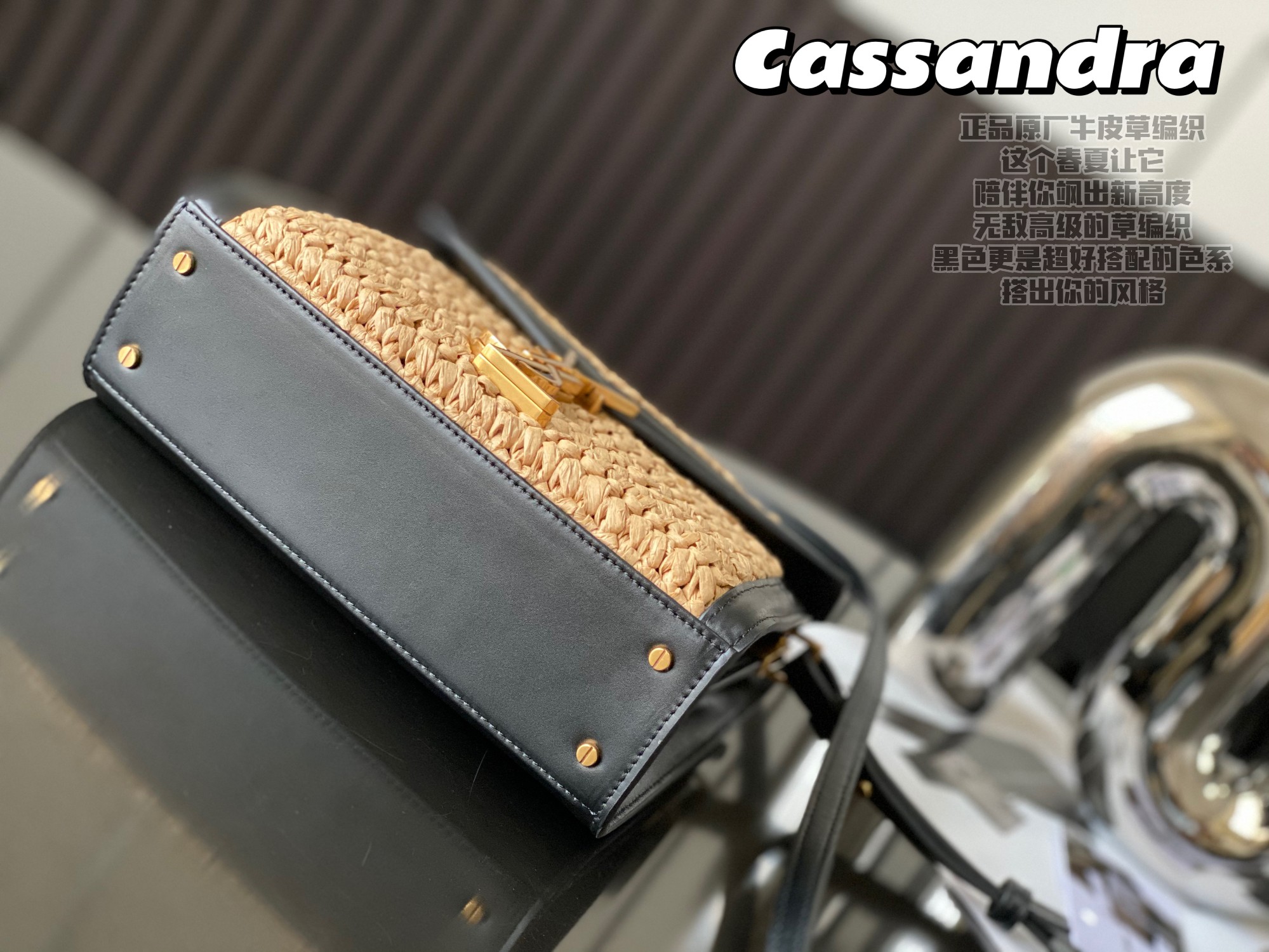 CASSANDRA MEDIUM CHAIN BAG IN CROCODILE-EMBOSSED SHINY LEATHER