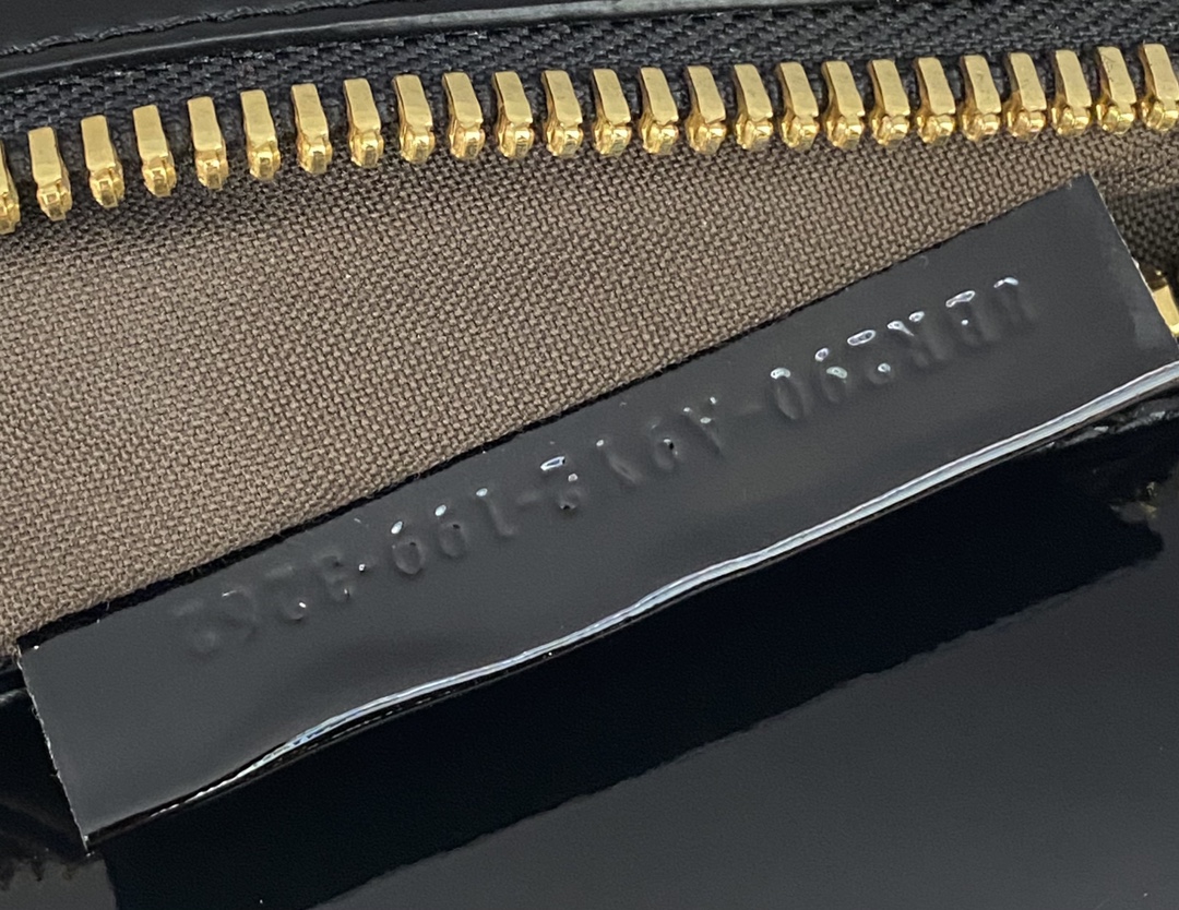 F**di O’Lock Zipper