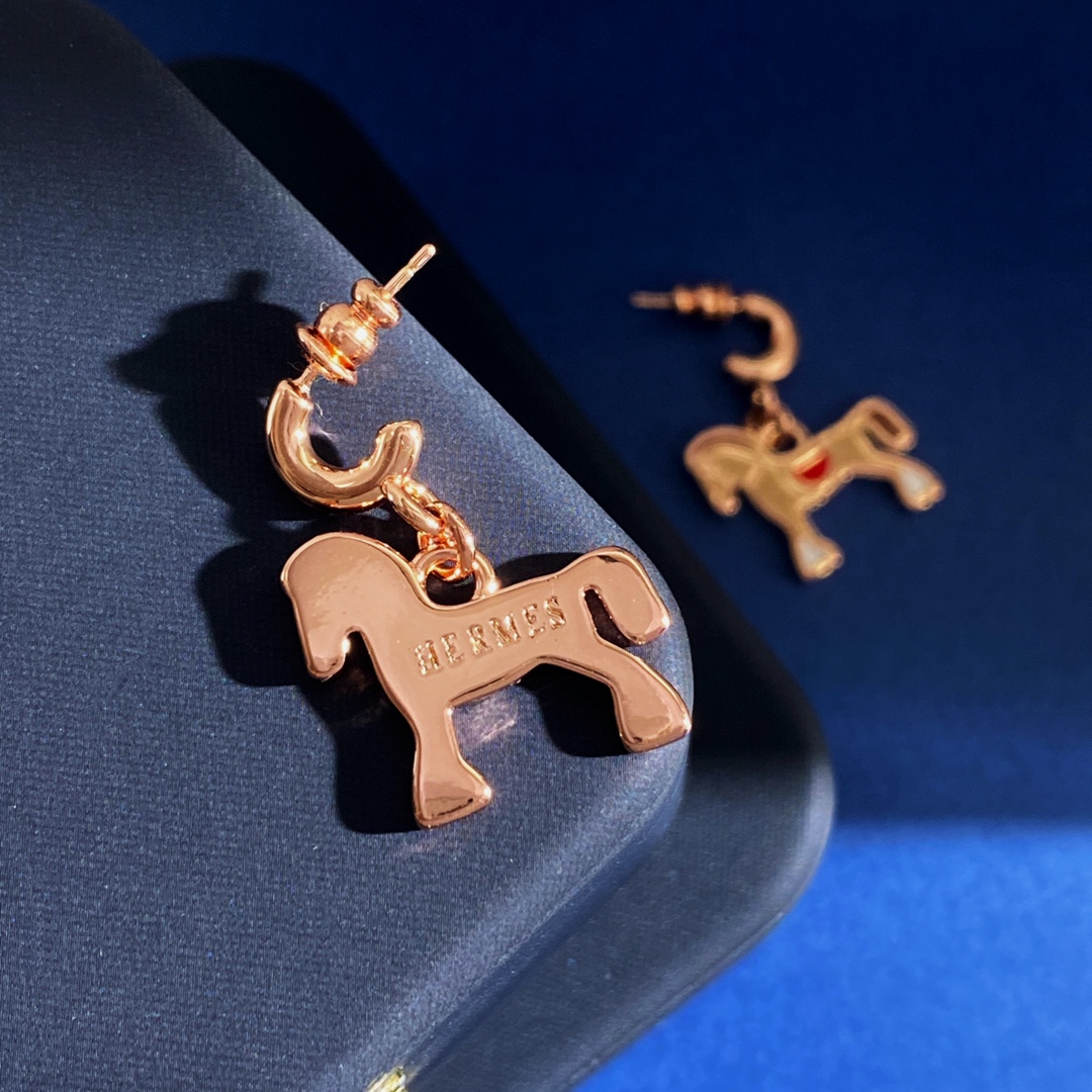 H**me5 Cheval Earrings