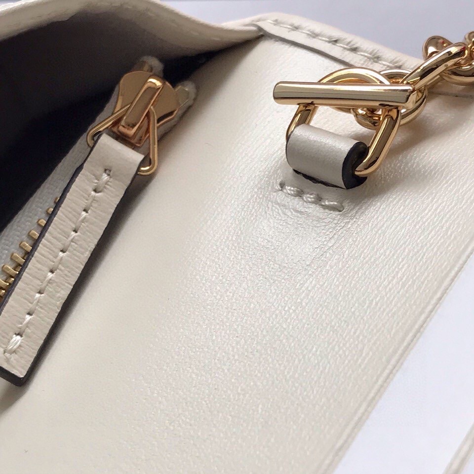 Gvc*1 Horsebit 1955 wallet with chain