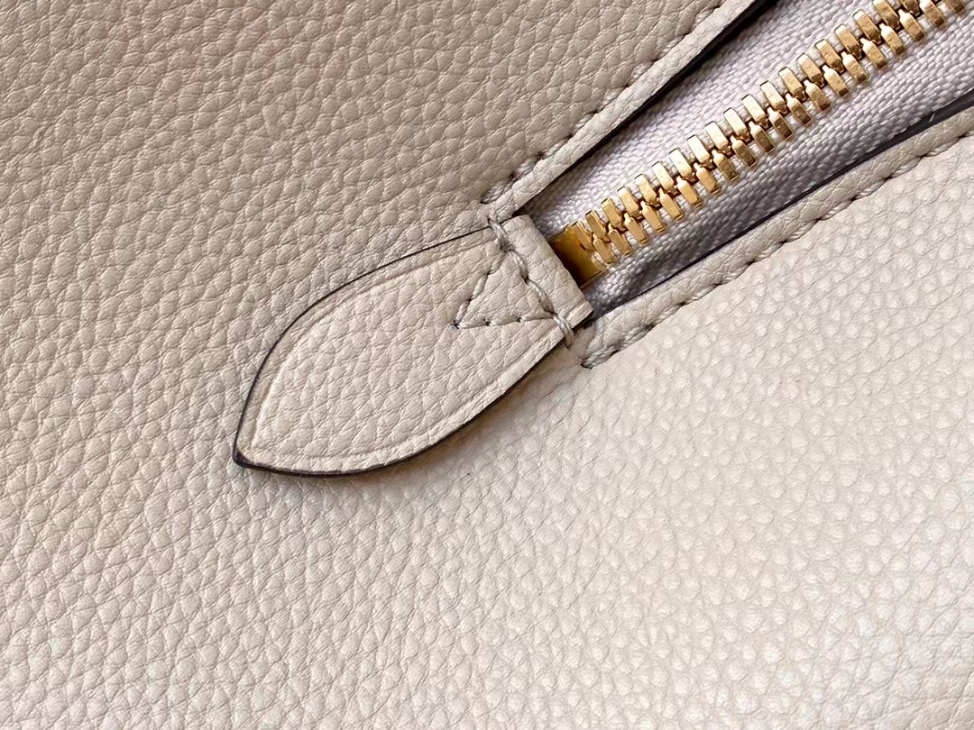 Montaigne MM  Empreinte Leather