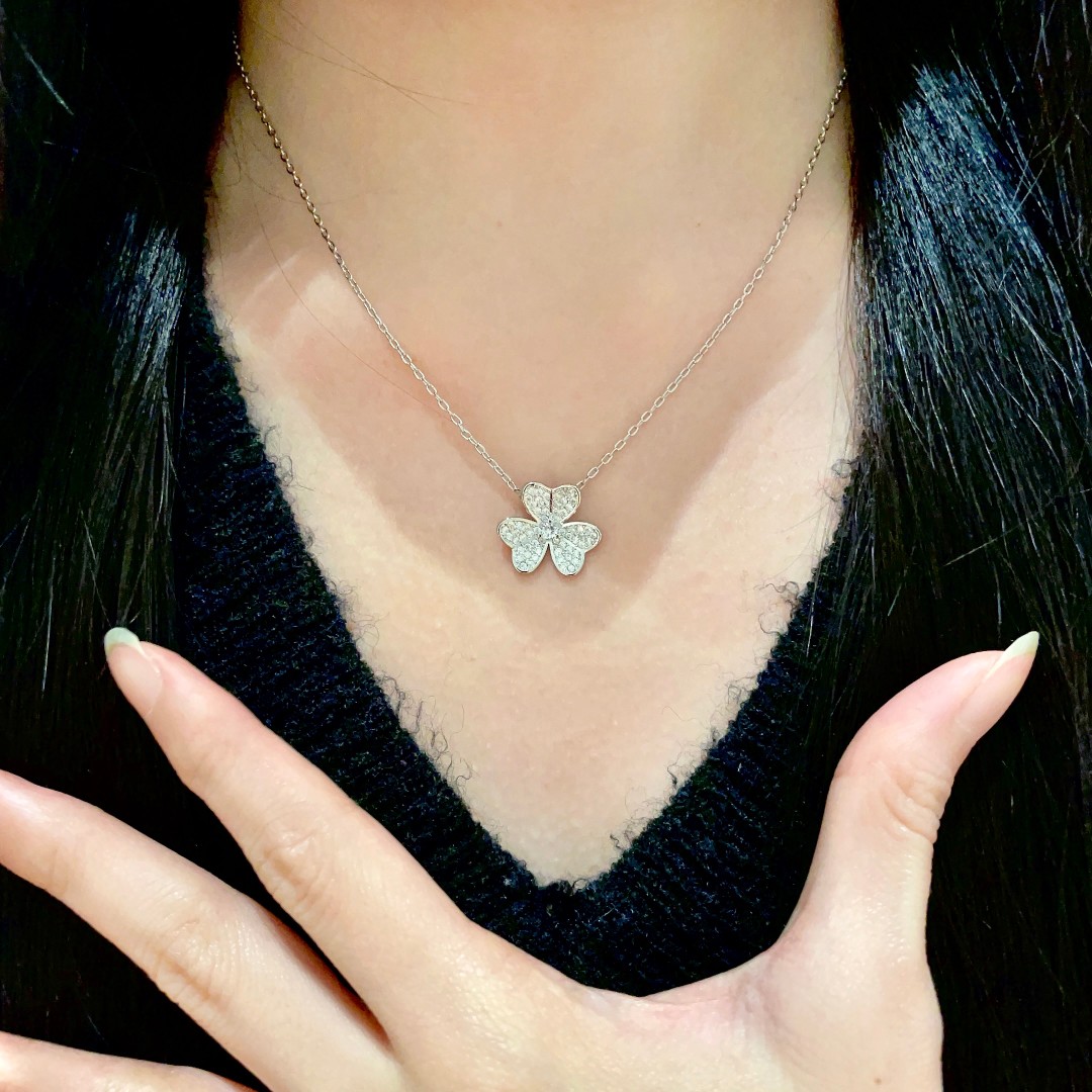 V*n Cl**f Vintage Alhambra Necklace