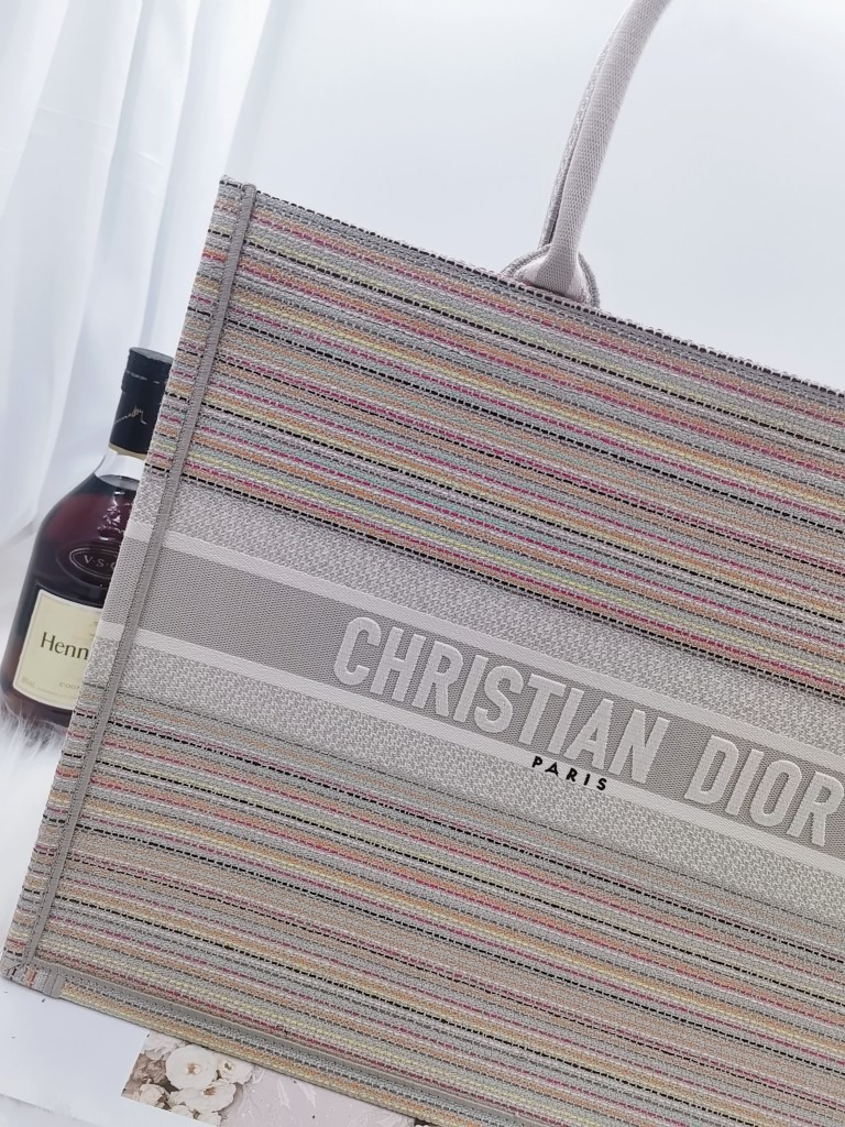 D10r Book Tote