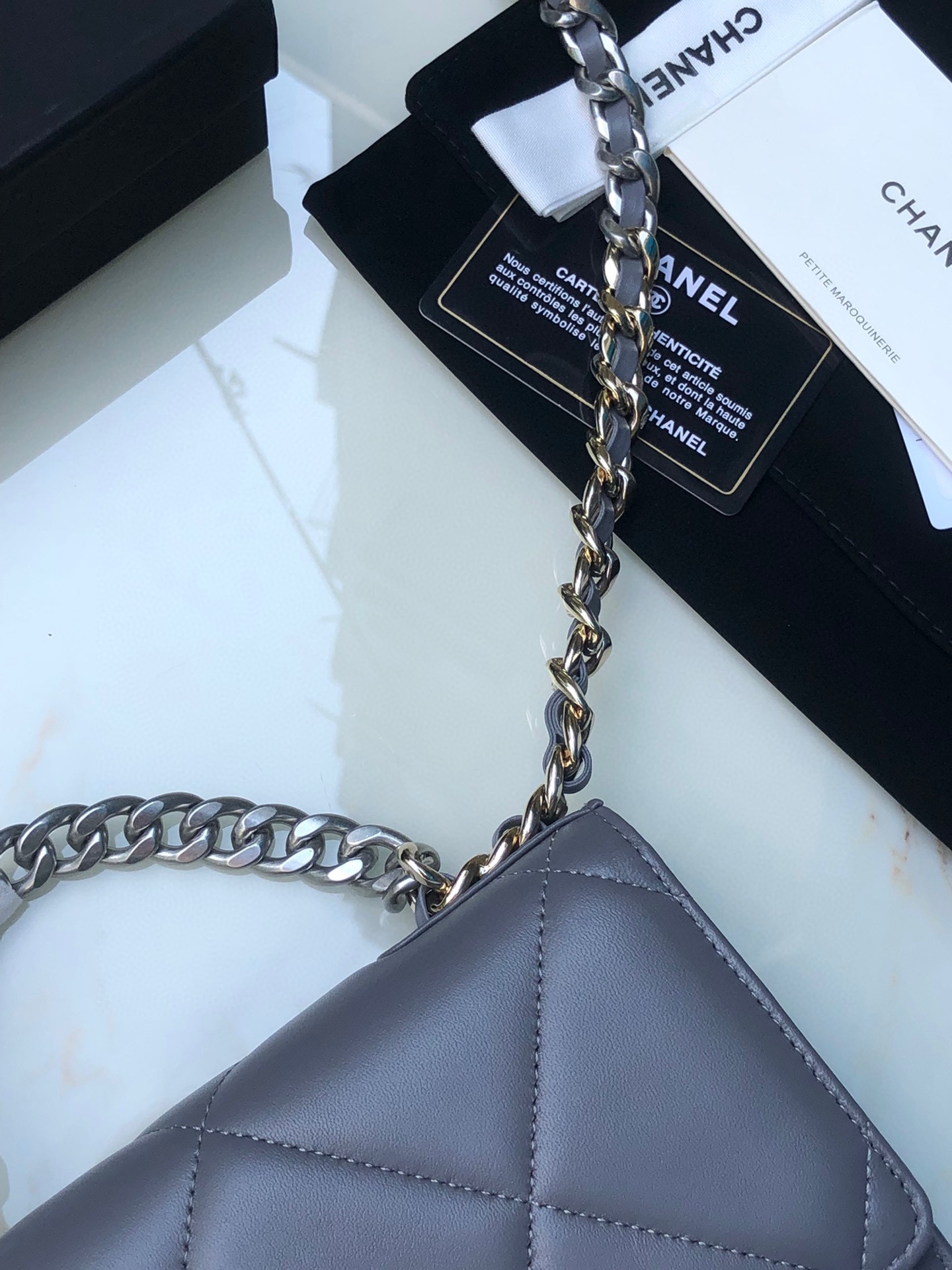 Ch**el 19 WALLET ON CHAIN