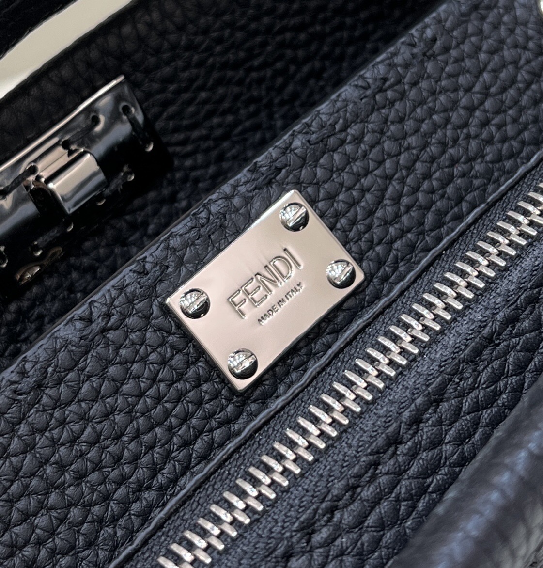 F**di O’Lock Zipper