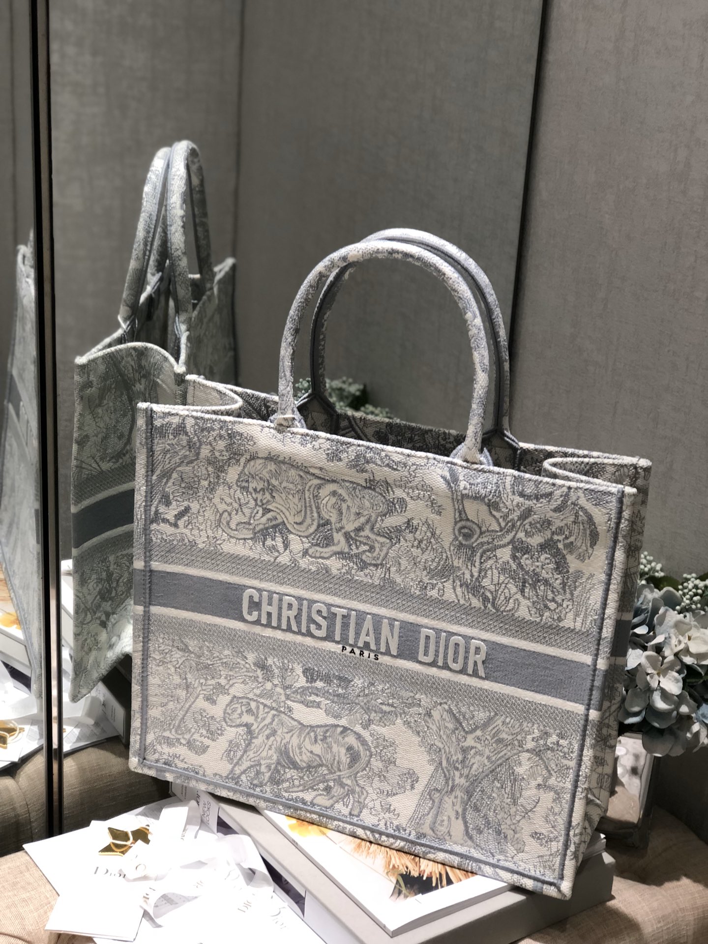 D10r Book Tote-Large