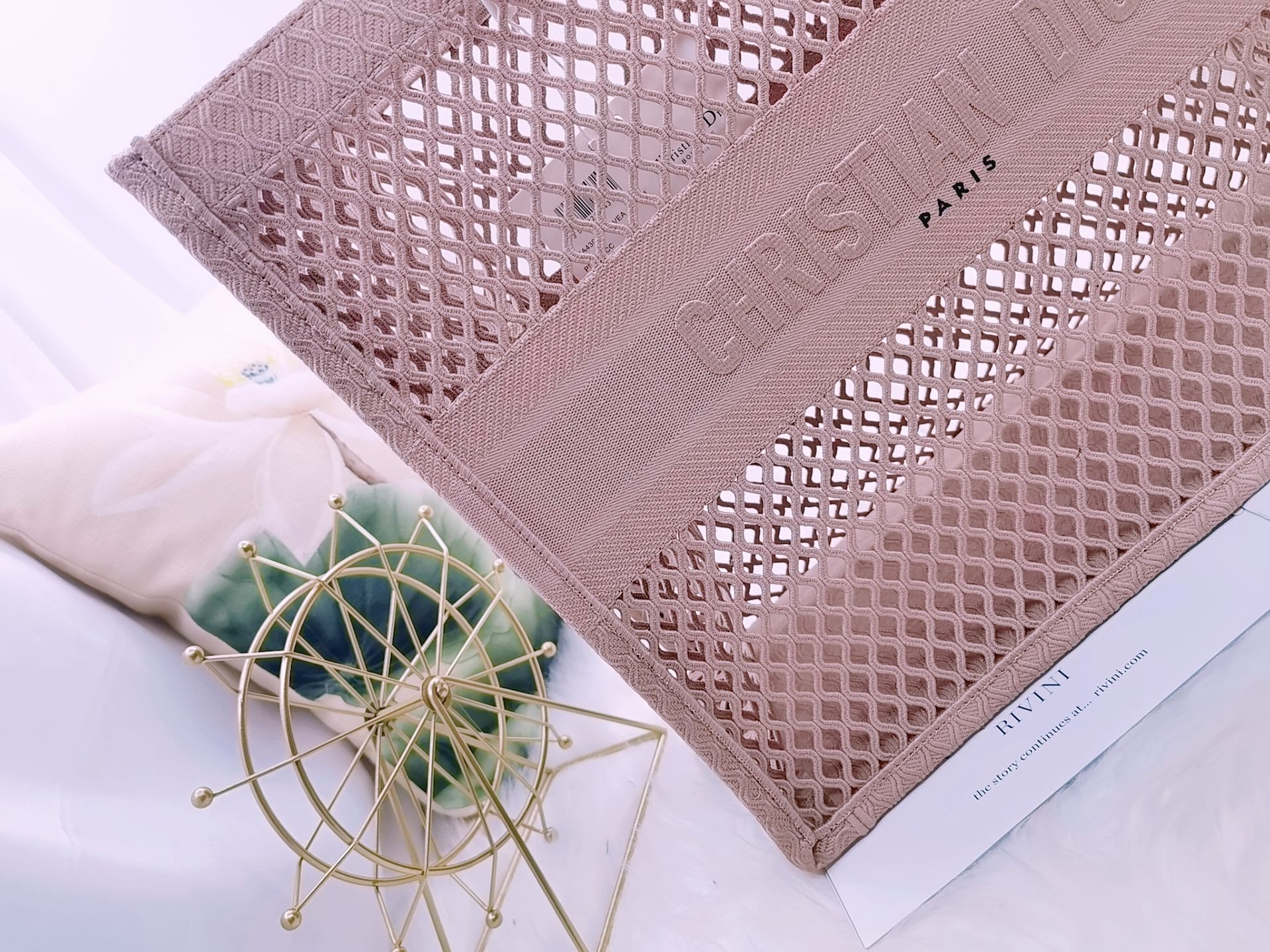 D10r Book Tote
