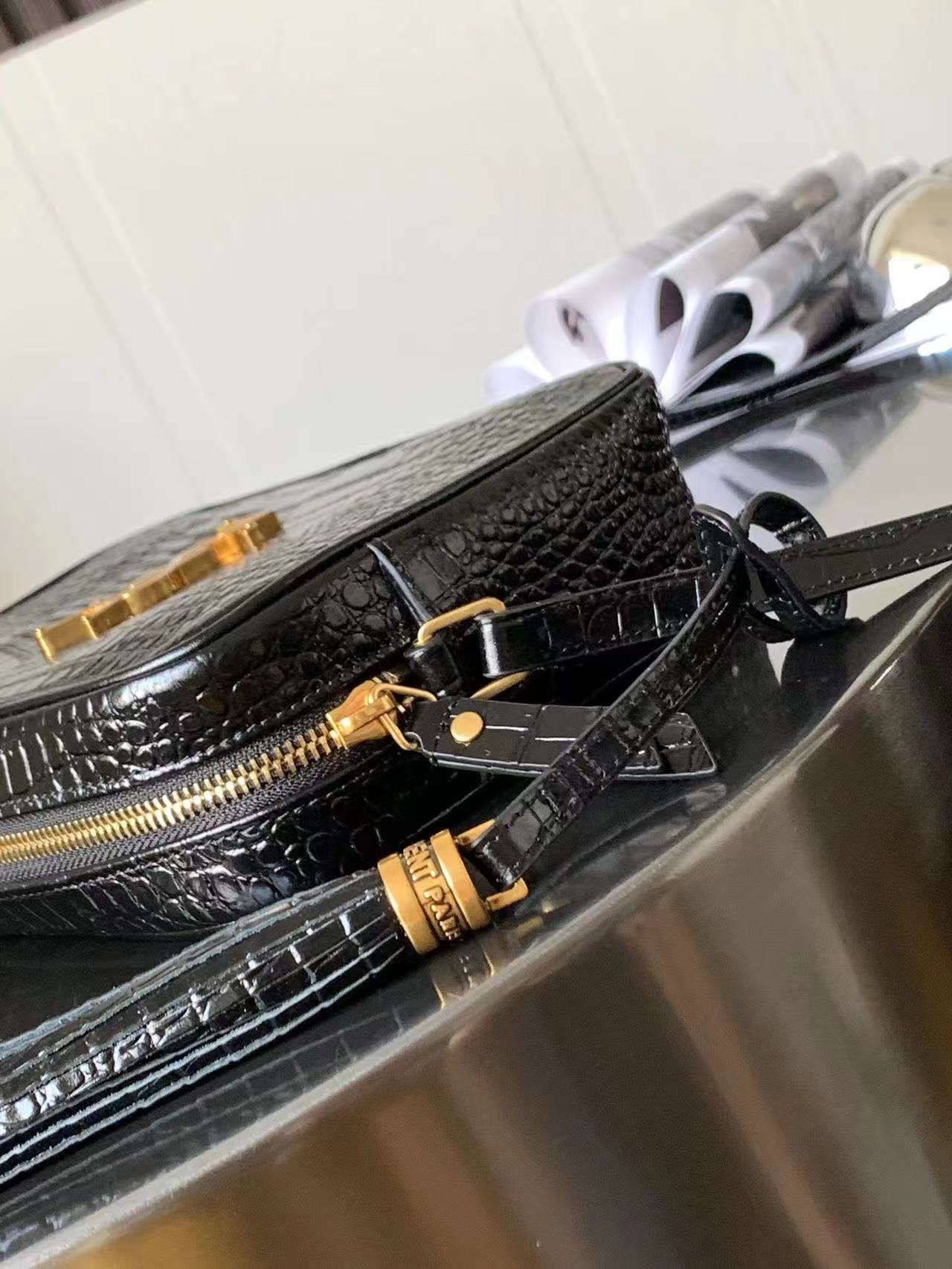 MONOGRAM Sa1nt Lau*nt