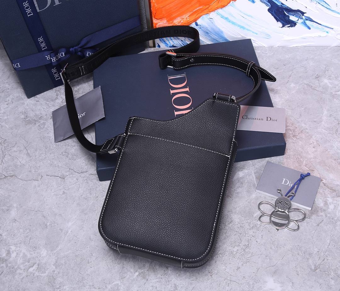 D10r Men’s Bee Print Shoulder Bag