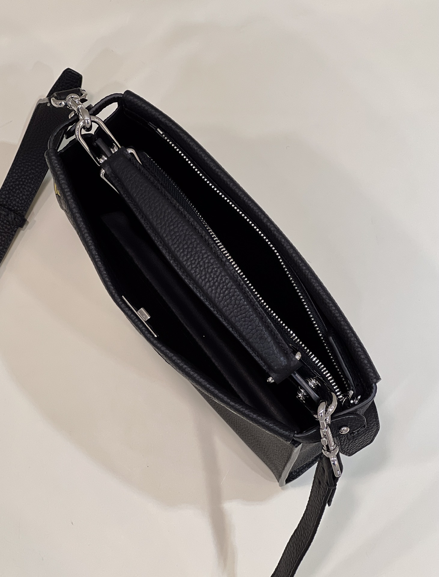 F**di O’Lock Zipper