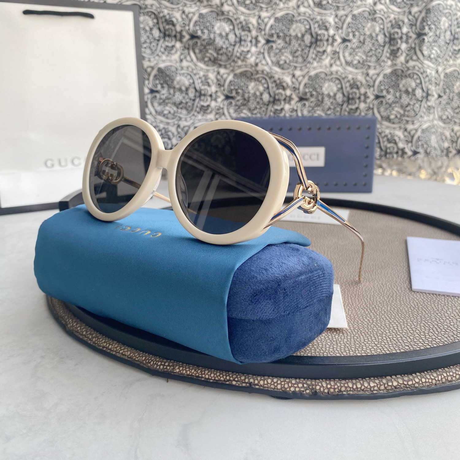 ROUND-FRAME INTERLOCKING G SUNGLASSES