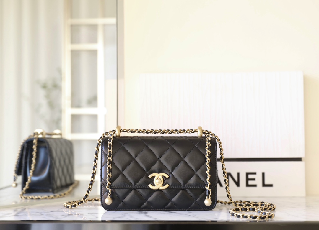 𝖠𝗇𝗍𝗂𝖻𝖺 flap bag