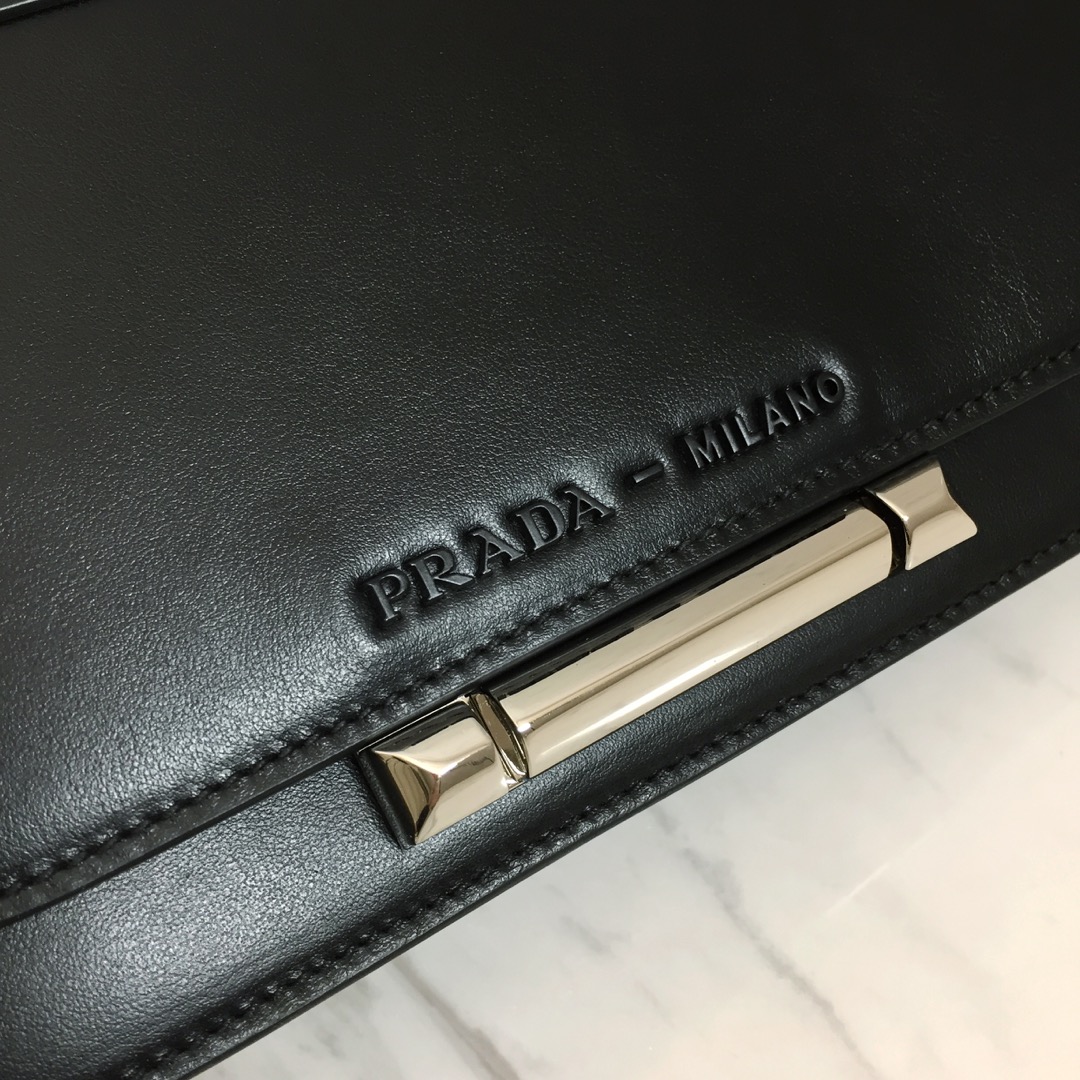 Sybille Clasp bag