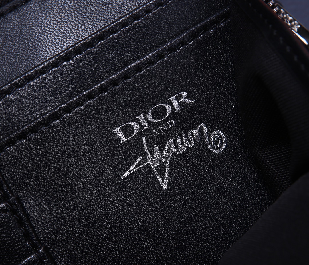 D10r Men’s Bee Print Shoulder Bag