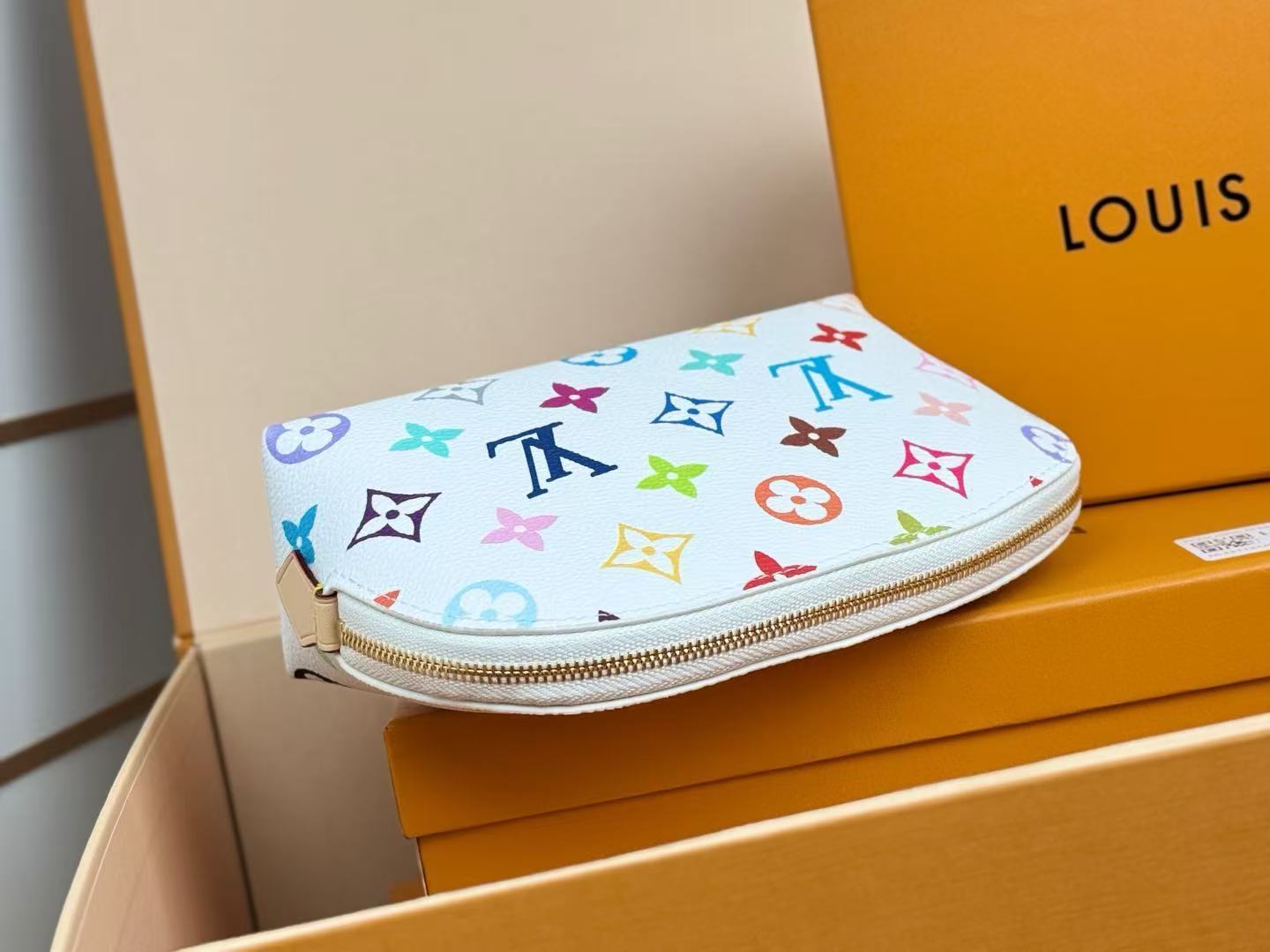 L0vis Vvtt0n x Takashi Murakami Pochette Cosmetique