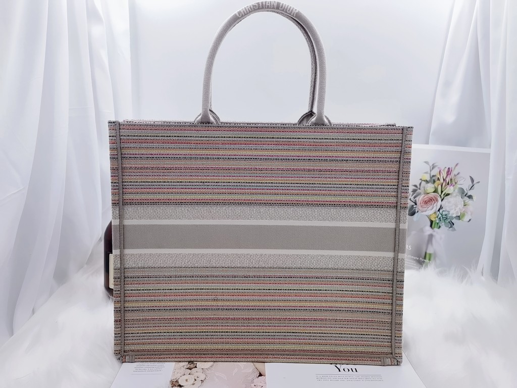 D10r Book Tote
