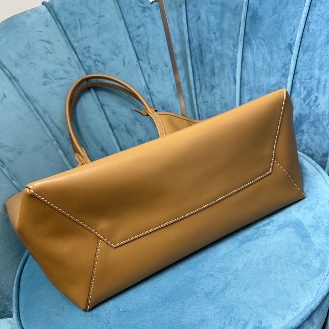 M1v hobo bag