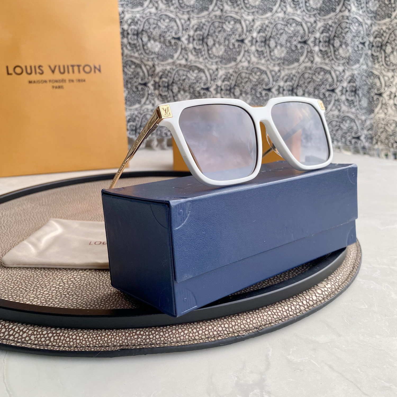 L0vis Vvtt0n | rise square sunglasses