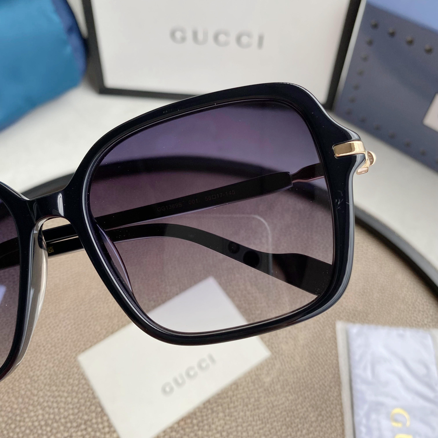 RECTANGULAR FRAME SUNGLASSES