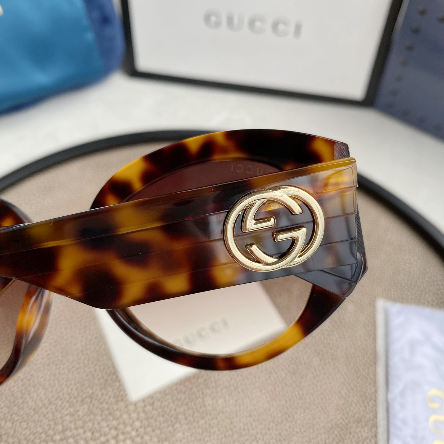OVERSIZED ROUND SUNGLASSES