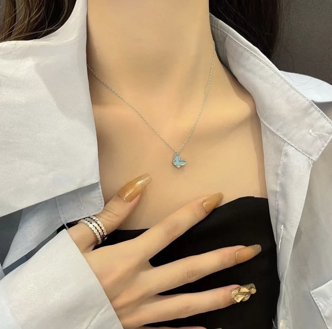 V*n Cl**f Vintage Alhambra Necklace