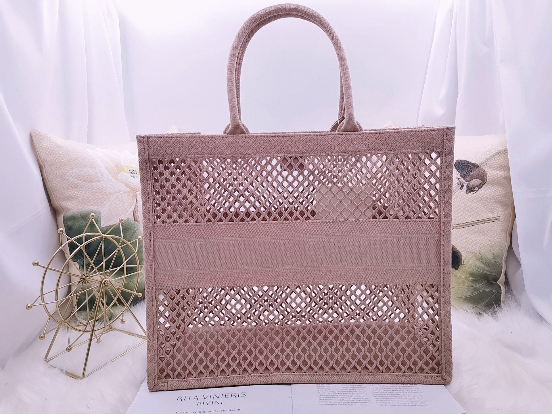 D10r Book Tote