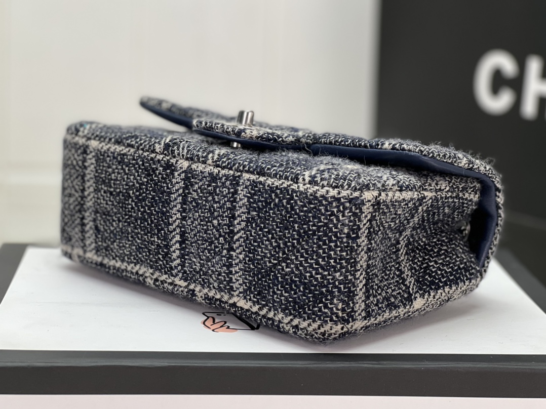 MINI CLASSIC FLAP BAG