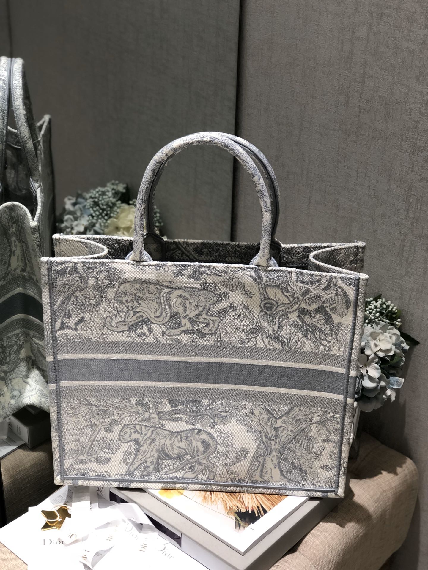D10r Book Tote-Large
