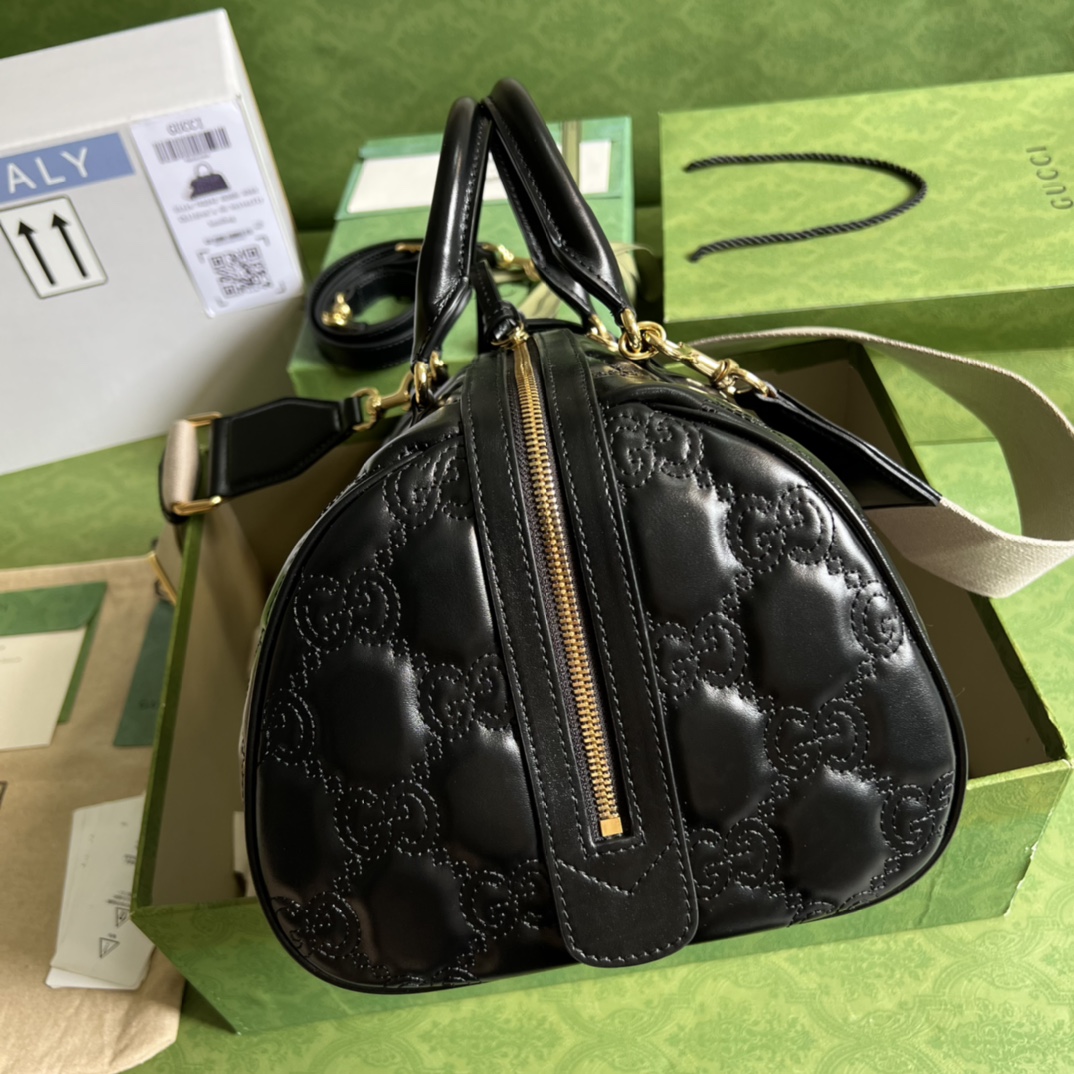 GG Matelassé leather medium bag