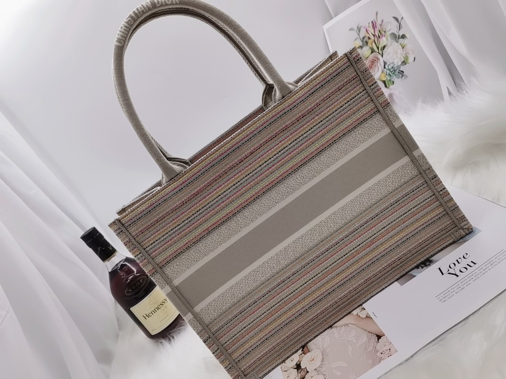 D10r Book Tote