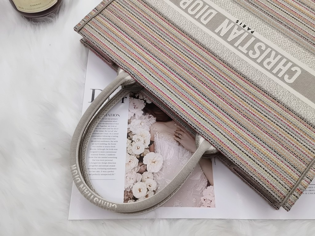 D10r Book Tote