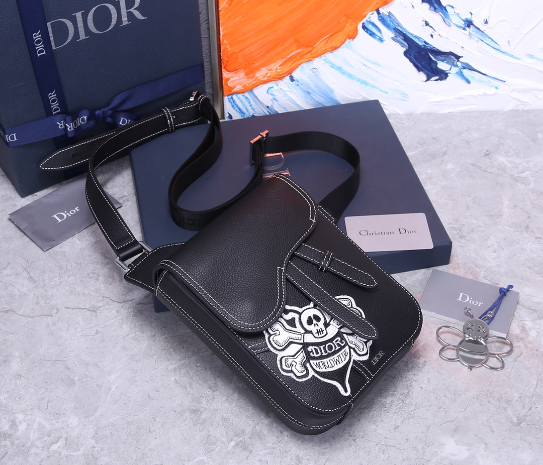 D10r Men’s Bee Print Shoulder Bag