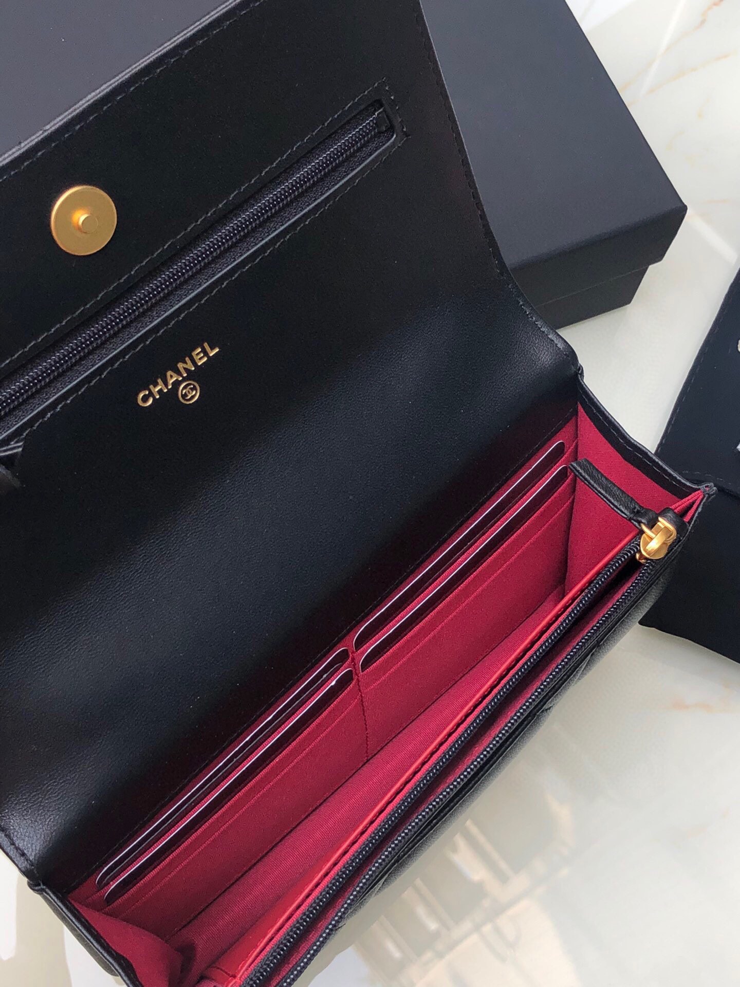Ch**el 19 WALLET ON CHAIN
