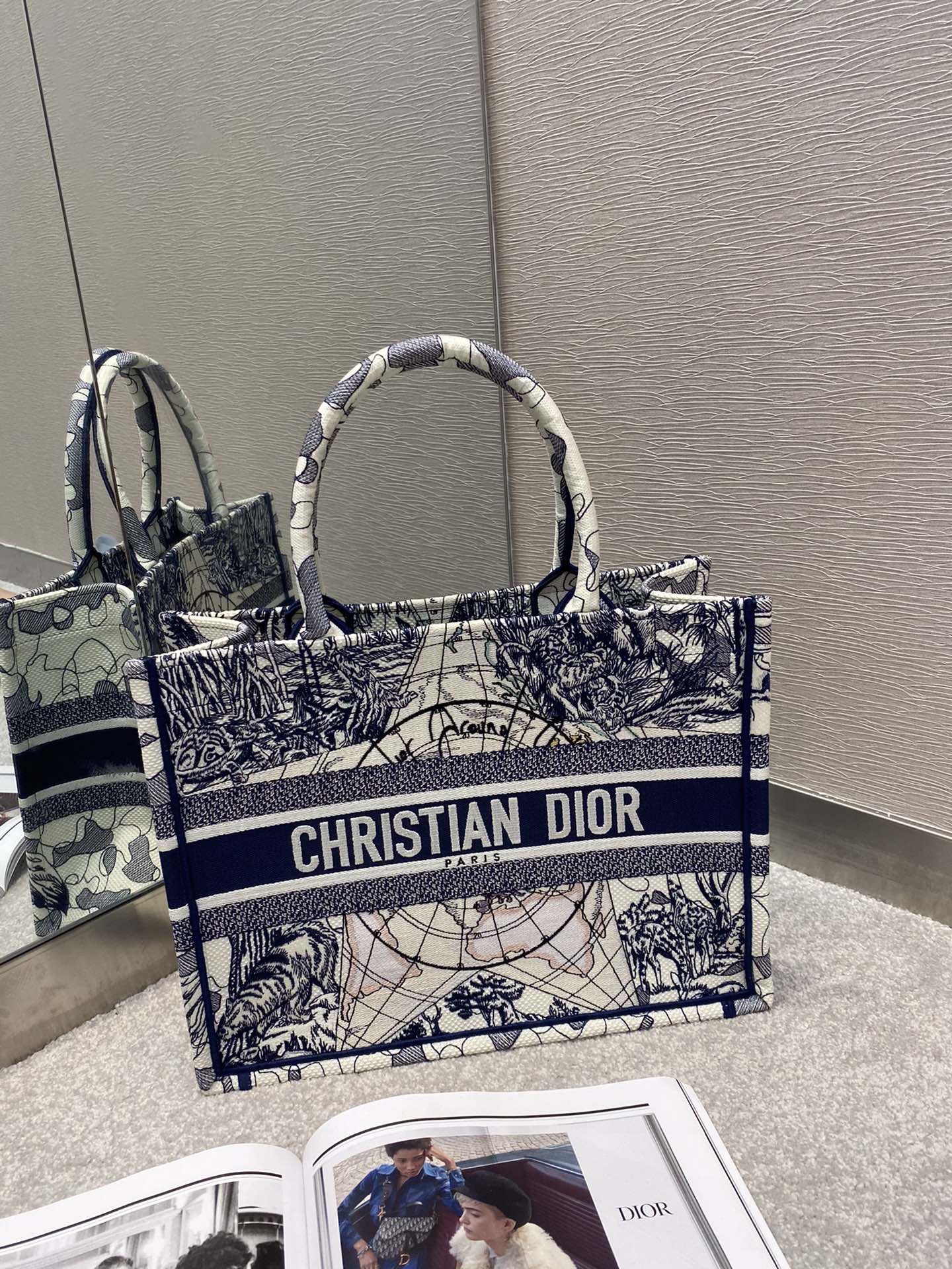 D10r Book Tote