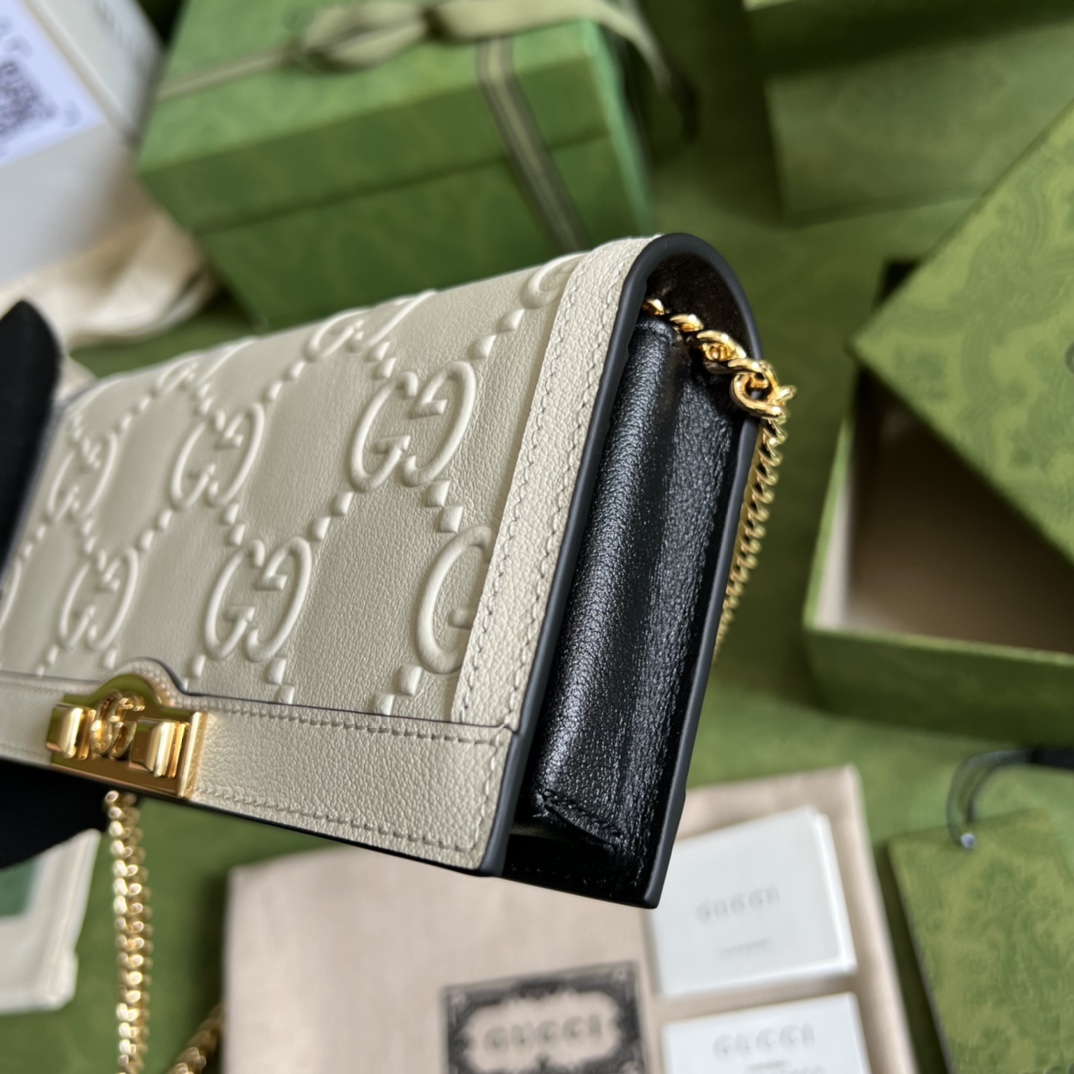 Gvc*1 Leather clutch