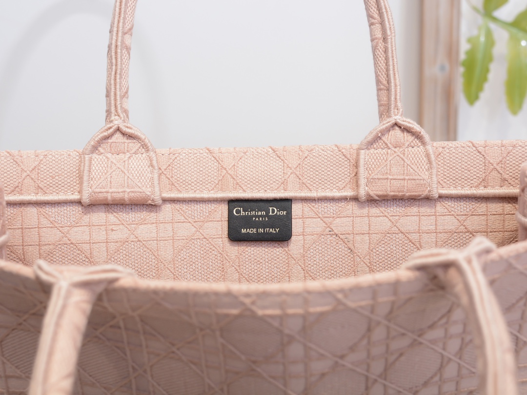 D10r Book Tote
