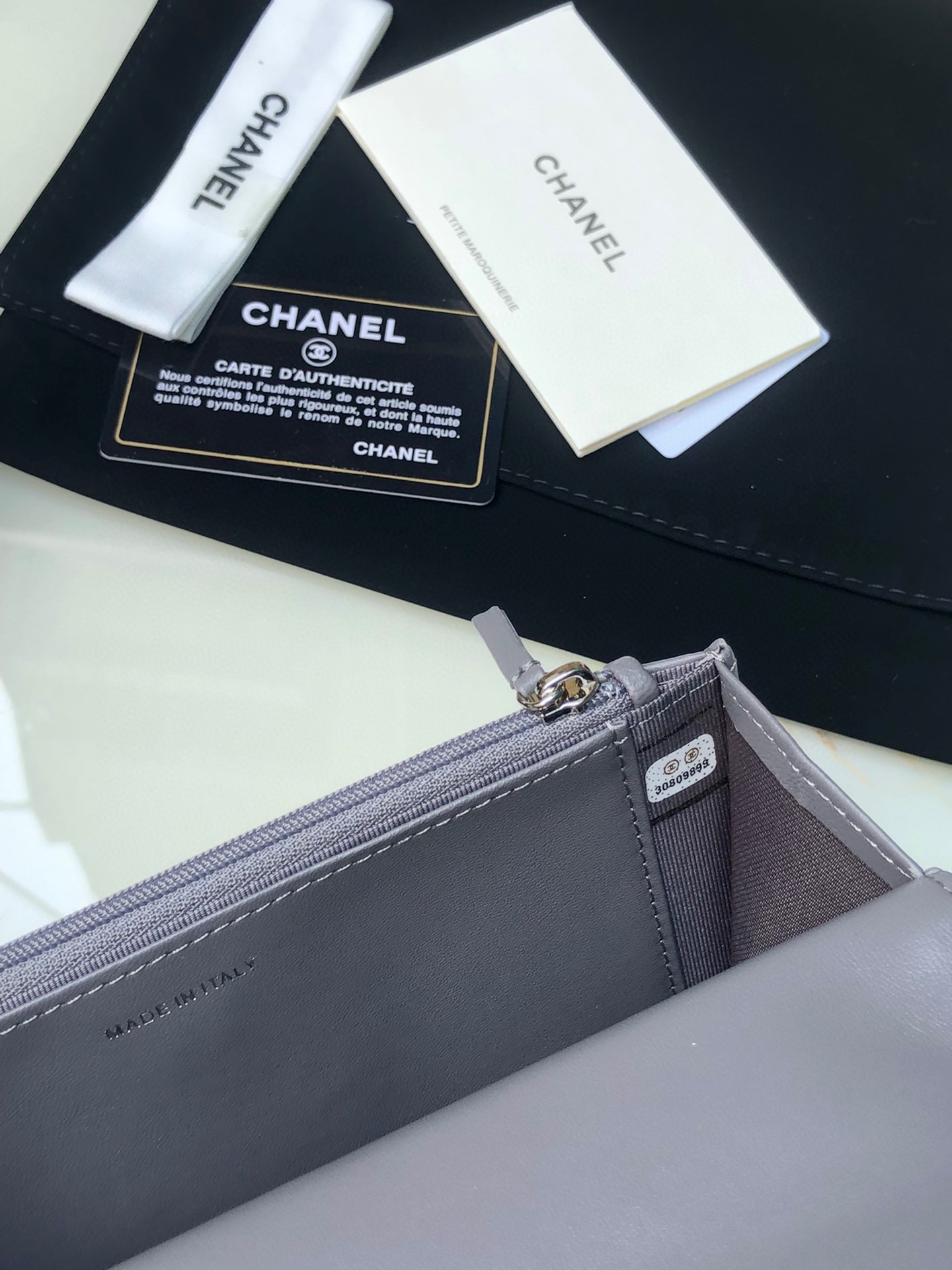 Ch**el 19 WALLET ON CHAIN