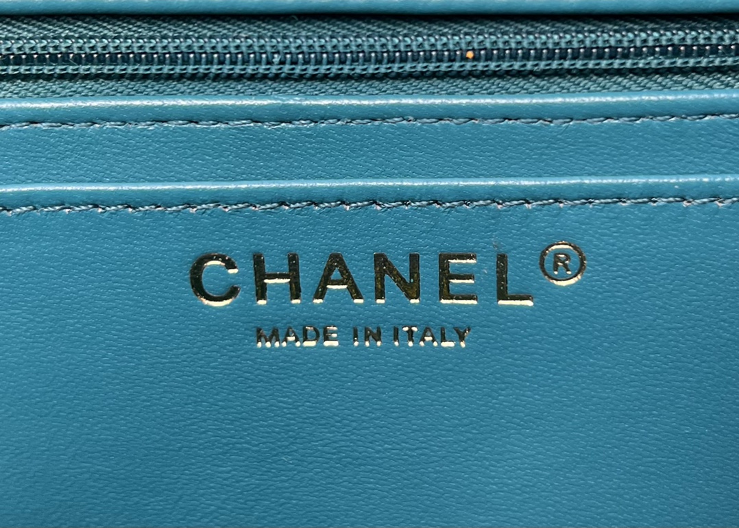 MINI CLASSIC FLAP BAG