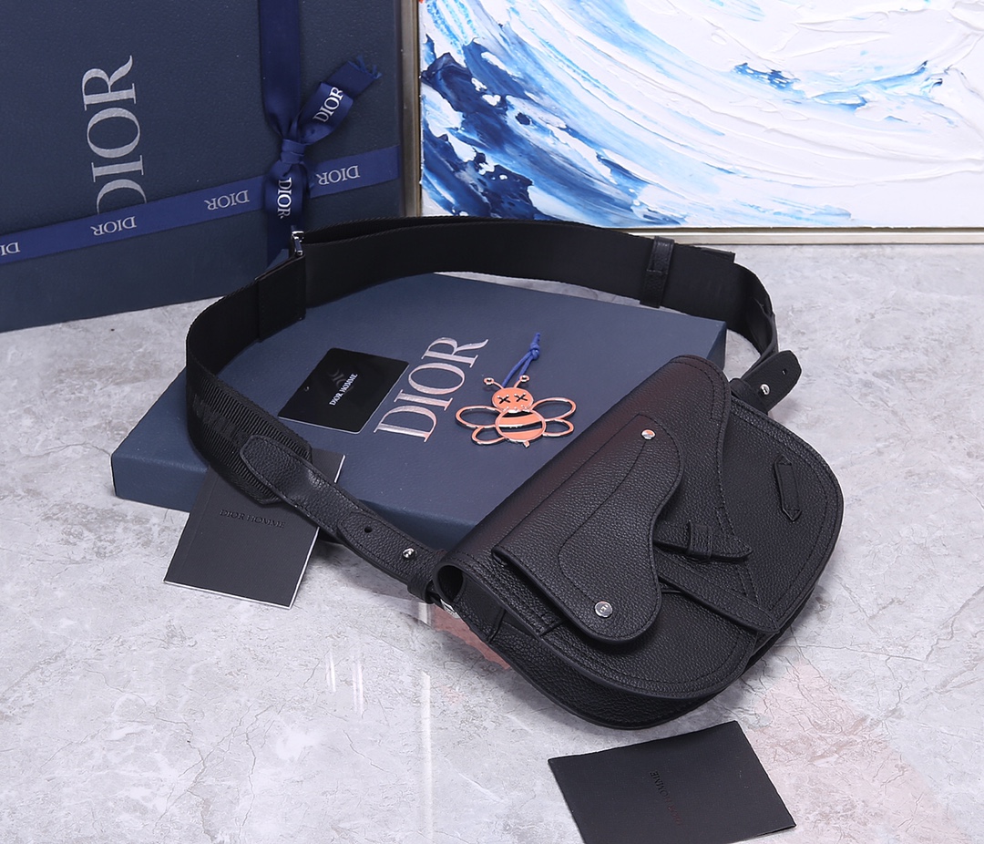 D10r Men’s Saddle Bag