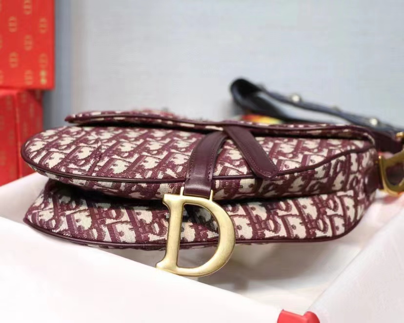 D10r saddle bag in red