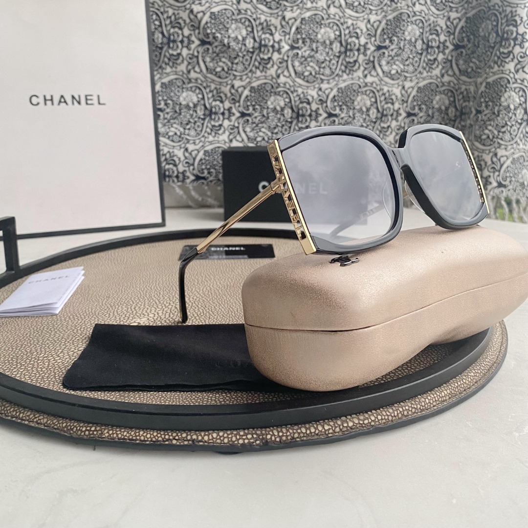 Vintage Ch**el sunglasses