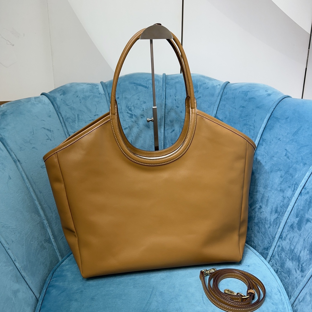 M1v hobo bag